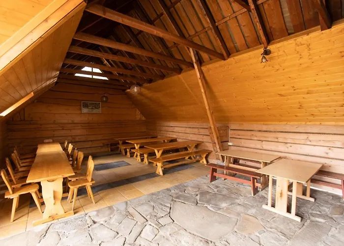 לינה וארוחת בוקר U Haliny 3*