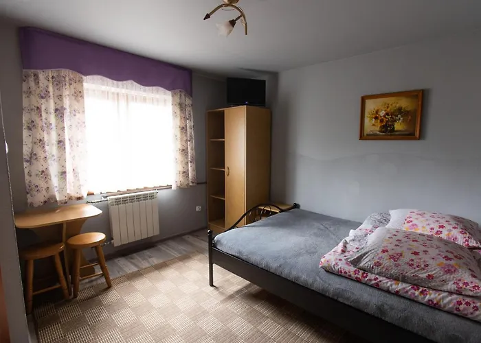 לינה וארוחת בוקר U Haliny