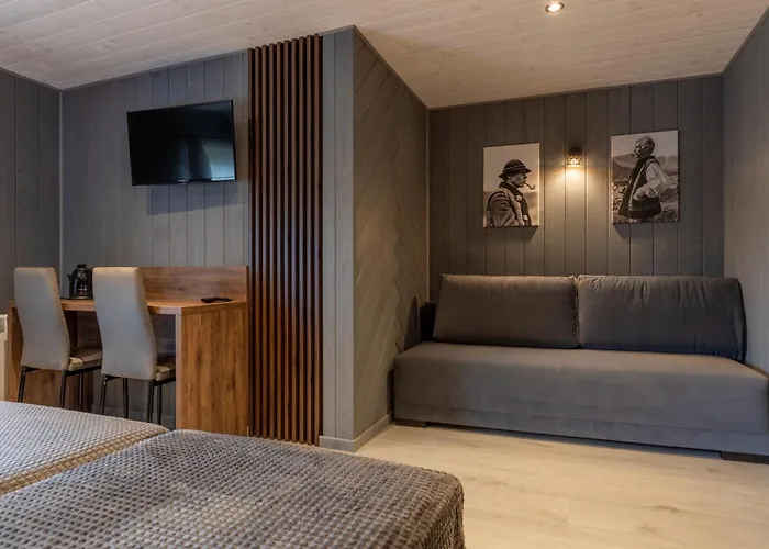 לינה וארוחת בוקר U Haliny 3*